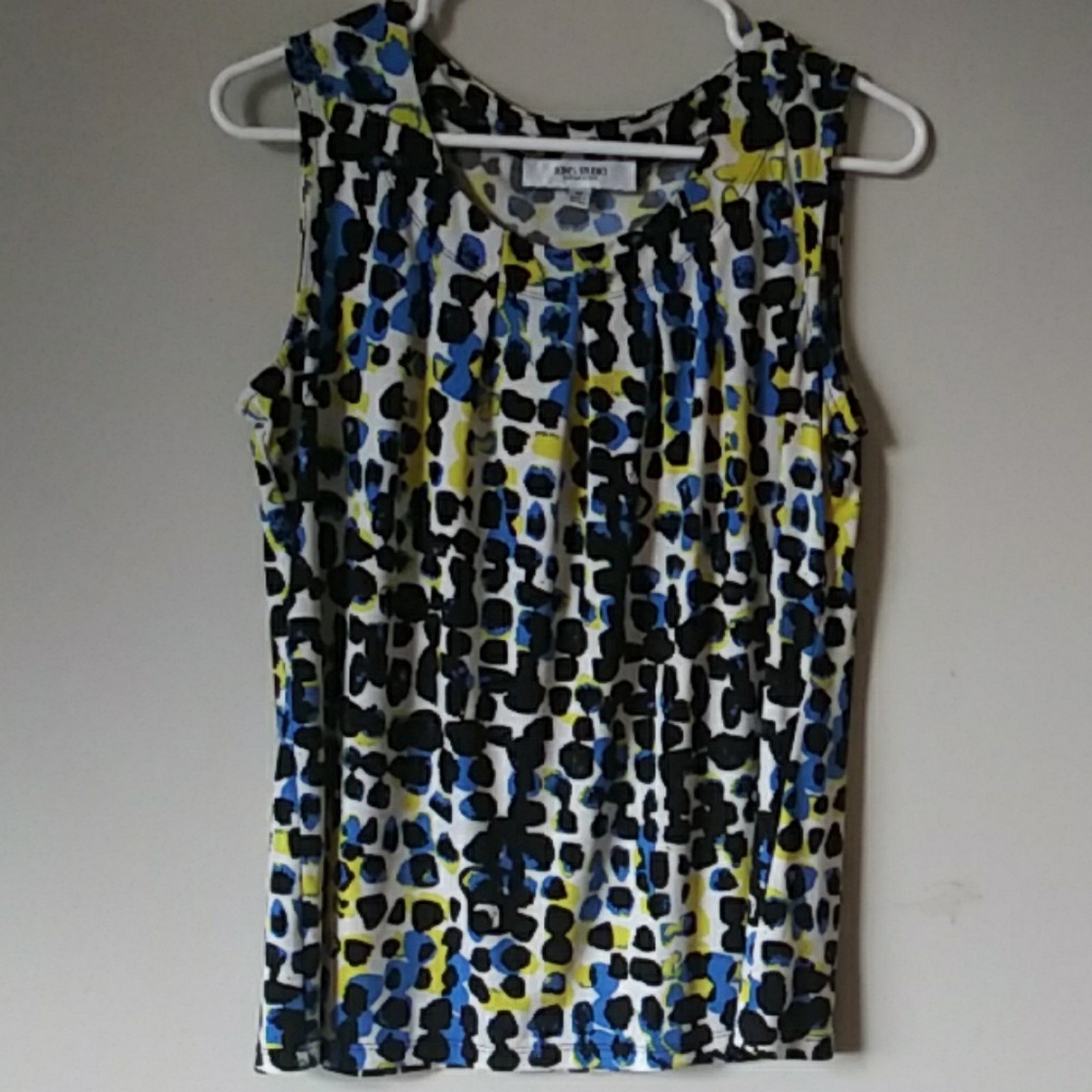 Patterned top